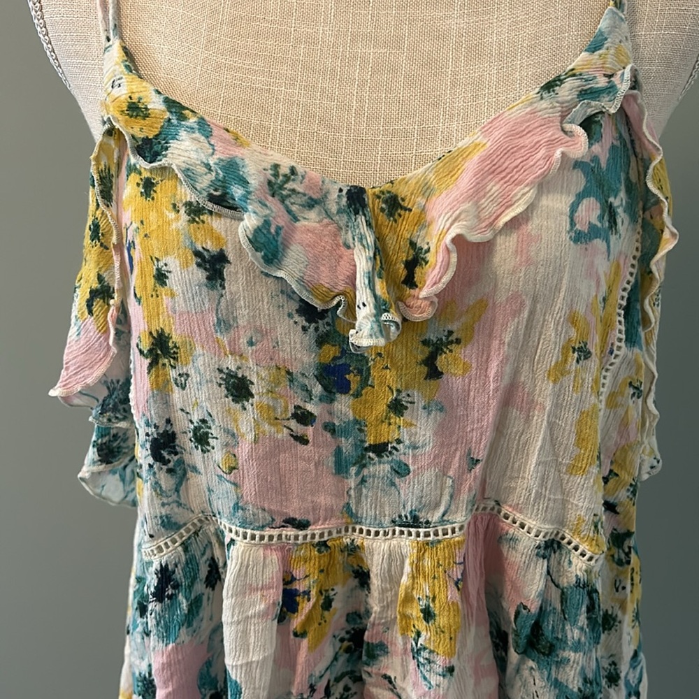 Floral tank - Picture 2 of 4